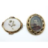 A Victorian brooch set with agate,