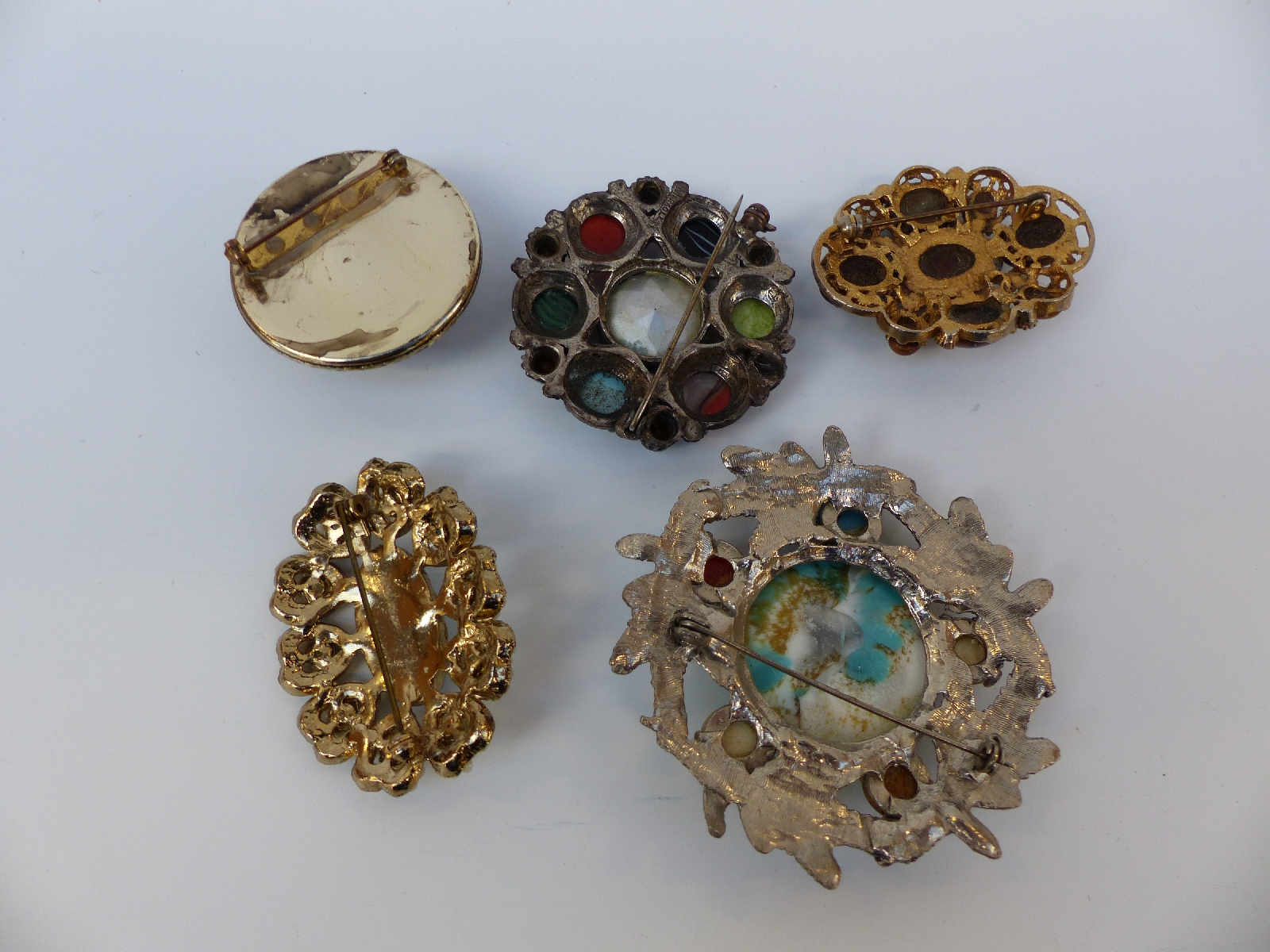 A collection of costume jewellery including rings, brooches including Miracle and Mizpah, - Image 8 of 21