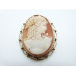 A 9ct gold brooch set with a cameo depicting a lady