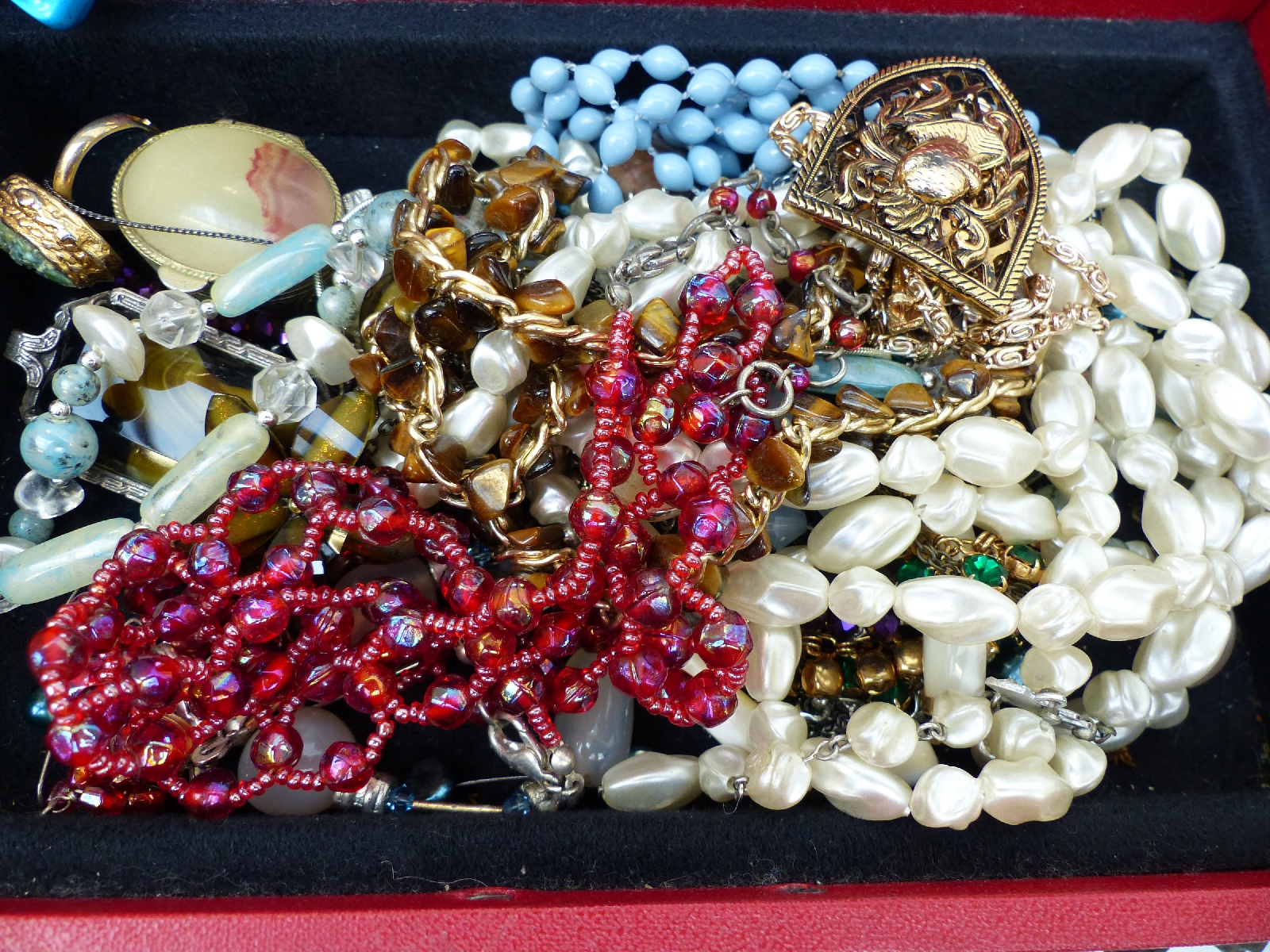 A collection of costume jewellery to include beads, brooches, Weiss bracelet, - Image 10 of 25