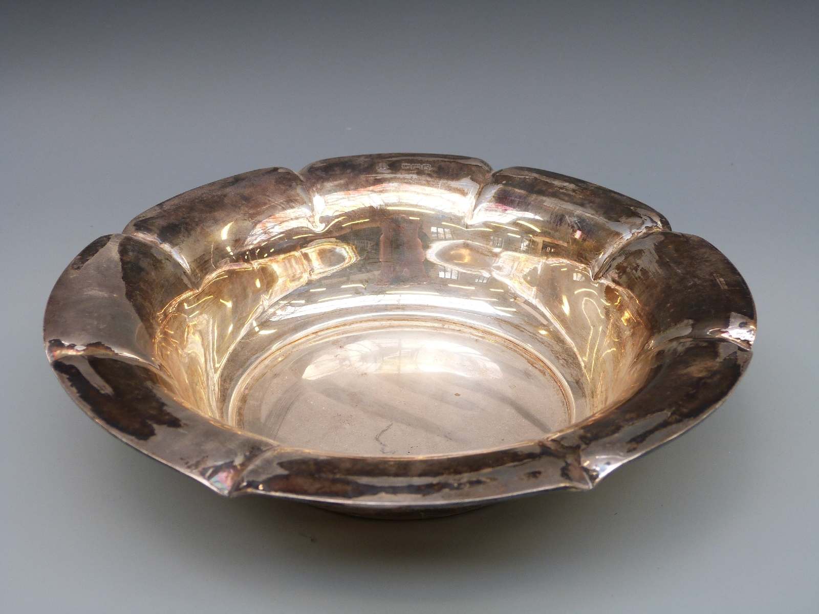 An Edward VII hallmarked silver lobed bowl, London 1902 maker R & W Sorley, diameter 23cm, - Image 3 of 3