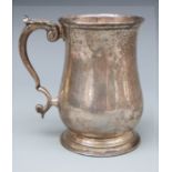 An Edward VII hallmarked silver tankard, Chester 1916 maker Stokes & Ireland Ltd, height 9.