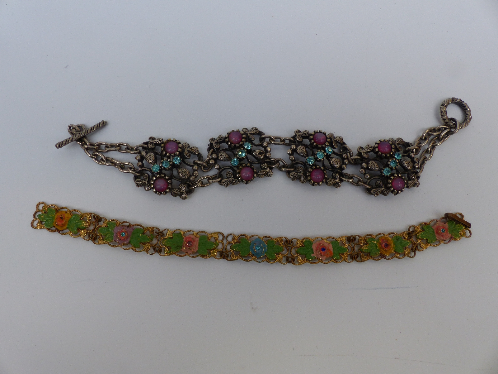 A collection of costume jewellery to include beads, brooches, Weiss bracelet, - Image 11 of 25