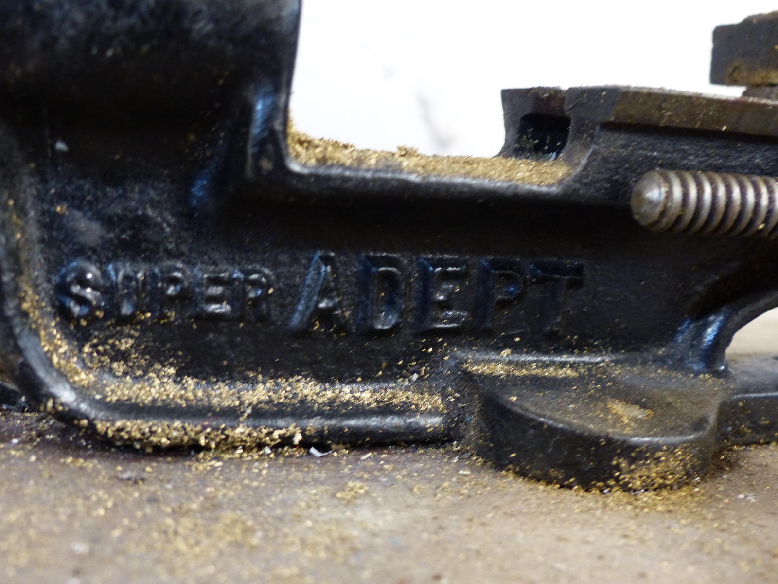 Adept mini metal working lathe mounted on a wooden base to suit model engineer/ clock making - Image 3 of 3