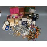 A collection of costume jewellery to include two Exquisite brooches, two silver brooches, beads,