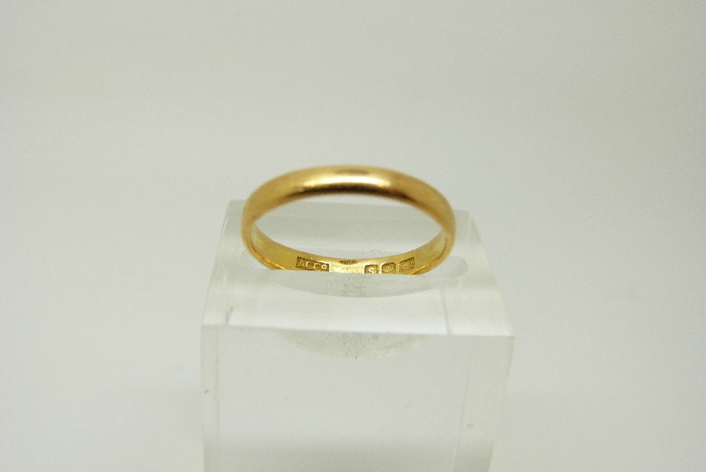 A 22ct gold ring/ wedding band, maker AC Co, size M, 2. - Image 2 of 2