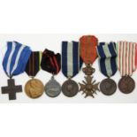 WWI and WWII Allied medals including Belgium Croix de Guerre, Italian War Merit, Greece and Finland,