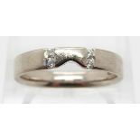 An 18ct white gold ring set with diamonds,