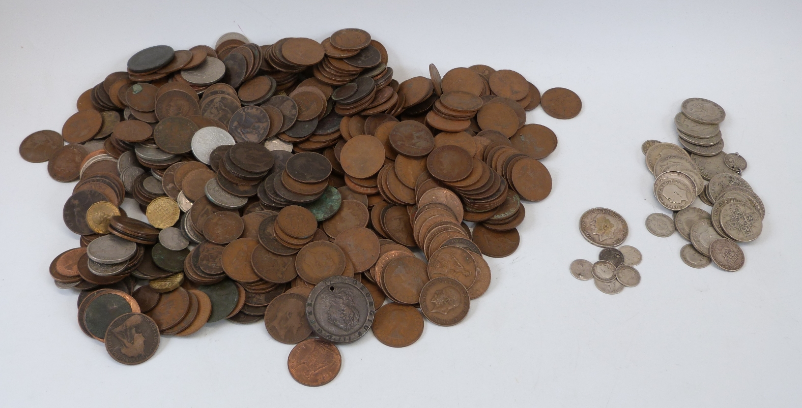 A collection of UK coinage including George III onwards, a large collection of pennies,