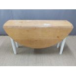 Large drop-leaf oak-topped table L137 x W138 (max) / 42 (min) x H75cm