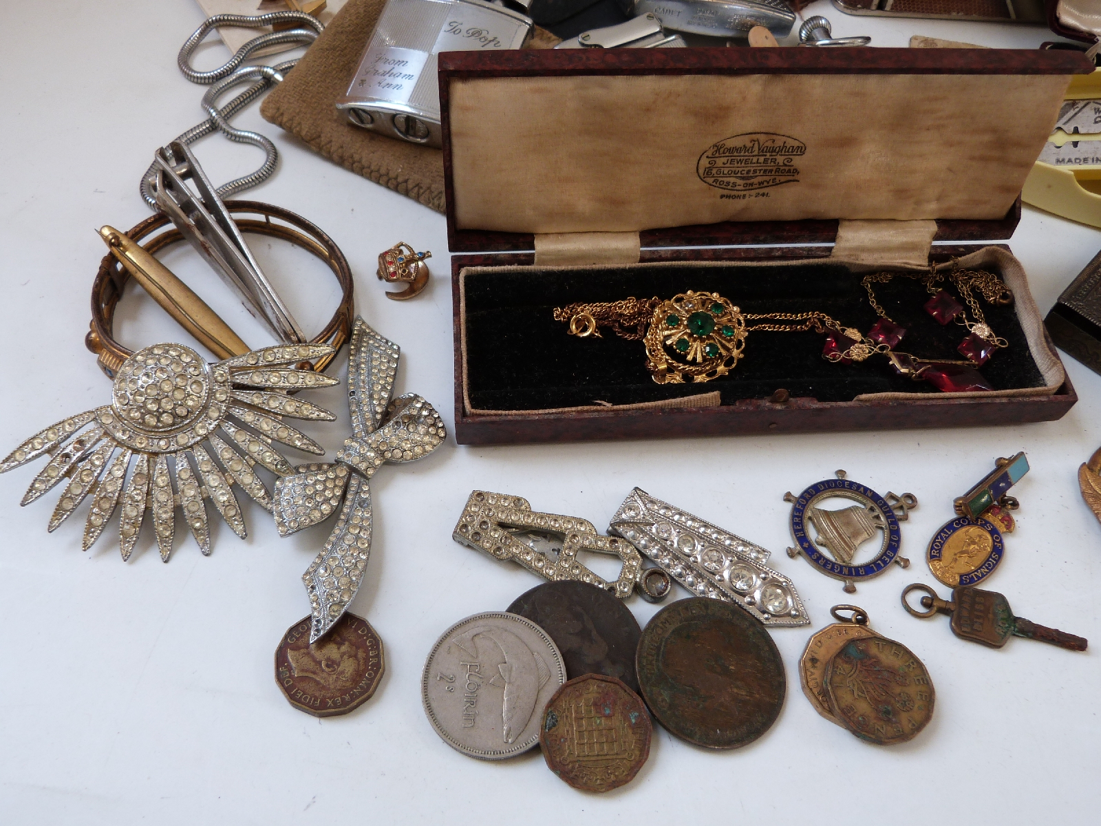 A collection of costume jewellery to include brooches, necklaces, Ronson lighter, watches, - Image 5 of 13