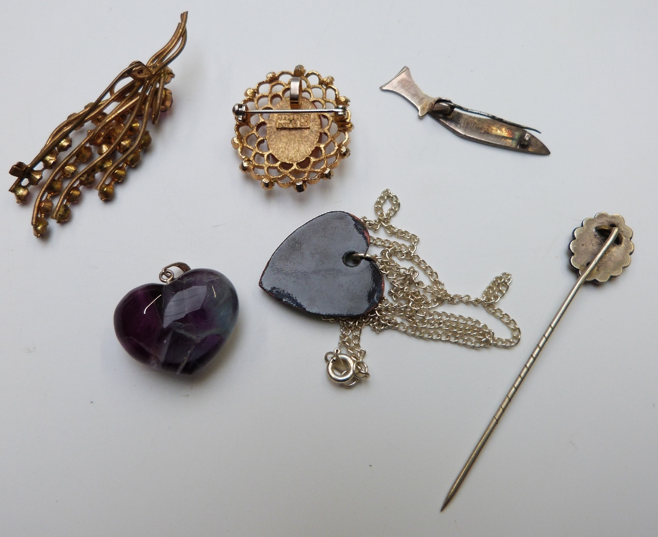 A collection of jewellery including fluorite pendant, pearl bracelet, pearl and amethyst necklace, - Image 3 of 11