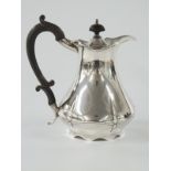 George V Walker & Hall hallmarked silver hot water jug with hinged lid, Sheffield 1912, height 17.