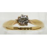 An 18ct gold ring set with a round cut diamond of approximately 0.25ct (size K/L)