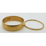 Two 22ct gold wedding bands/ rings, Birmingham 1902, 5.2g, Sizes O & Q