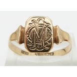 A 9ct gold signet ring, 2.3g, size T