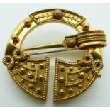 A gold 19thC Irish Celtic brooch / kilt pin by Es. Johnson. c1860