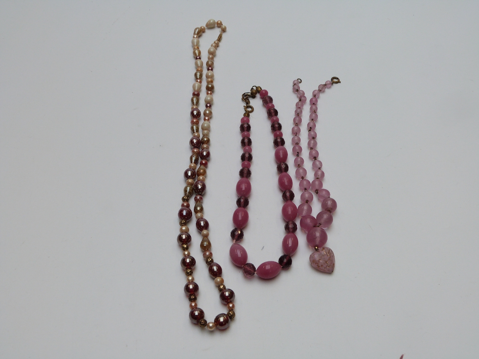 A collection of beads including glass, faux agate, French jet, Art Deco beads etc - Image 4 of 8