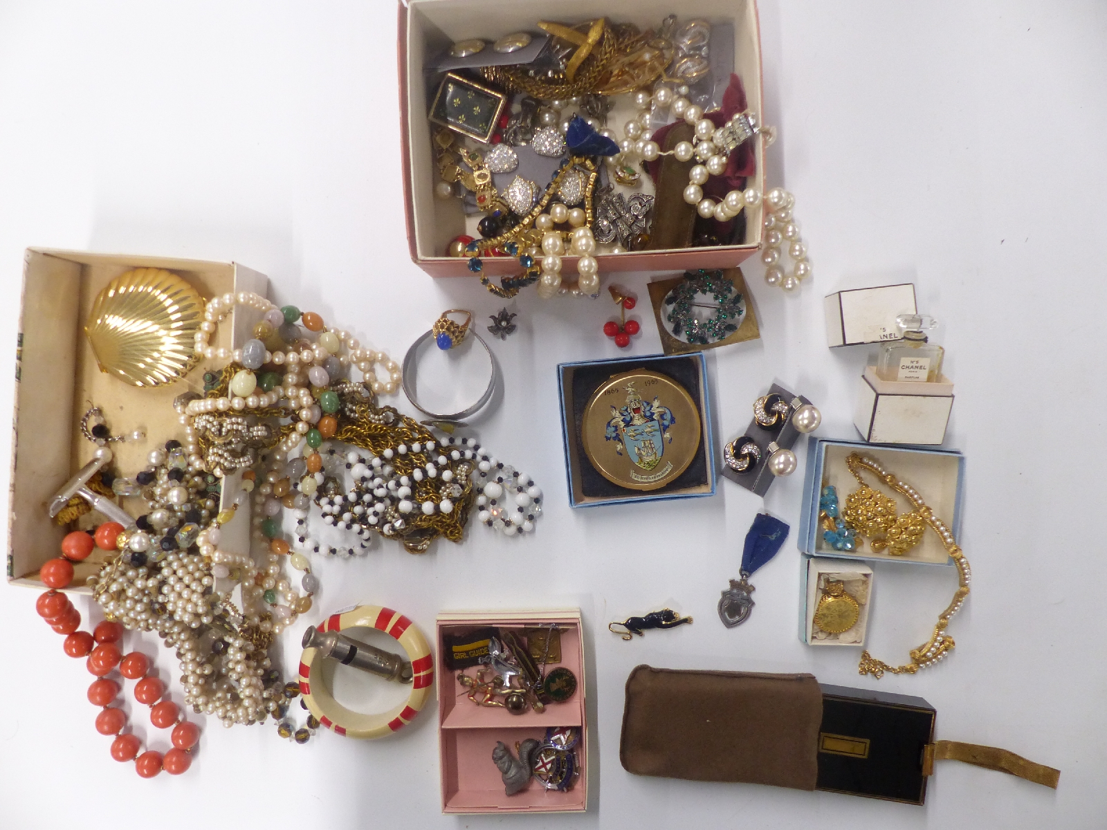 A collection of jewellery including brooches, beaded necklaces, compacts including Art Deco combined