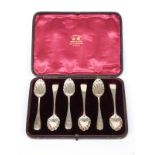 Victorian cased set of six hallmarked silver teaspoons with shell bowls, London 1895 maker West &