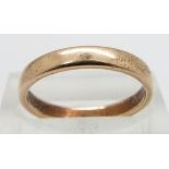 A 14ct gold wedding band, 2.8g, size M