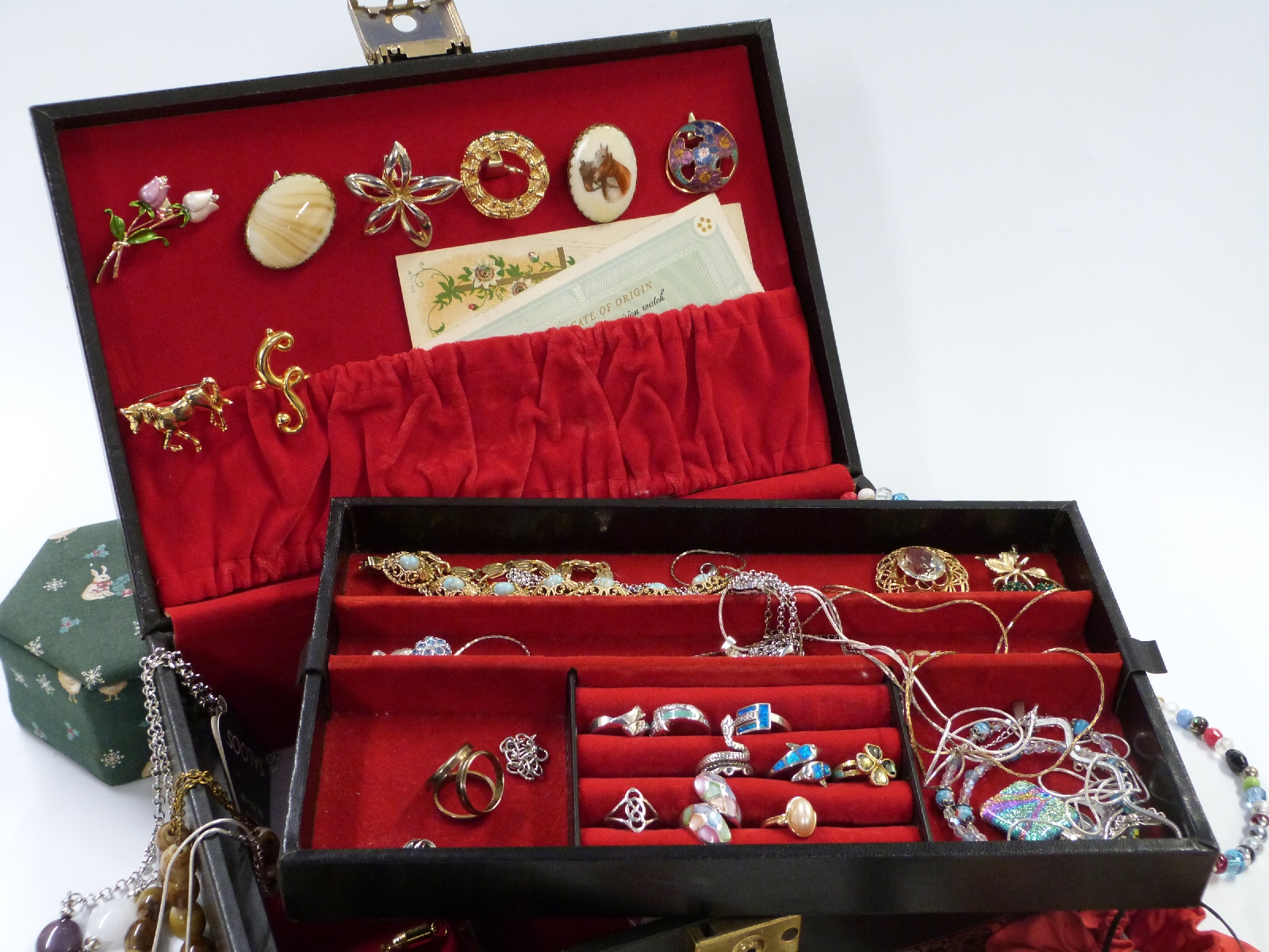 A large collection of costume jewellery including silver rings, beads, silver necklaces, brooches, - Image 3 of 9