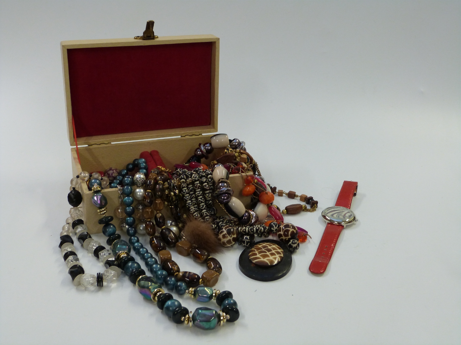 Costume jewellery including 9ct gold and silver ring, silver necklaces, enamel brooch, beads, - Image 4 of 6