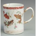 A 19thC Chinese tankard decorated with fish, height 15cm