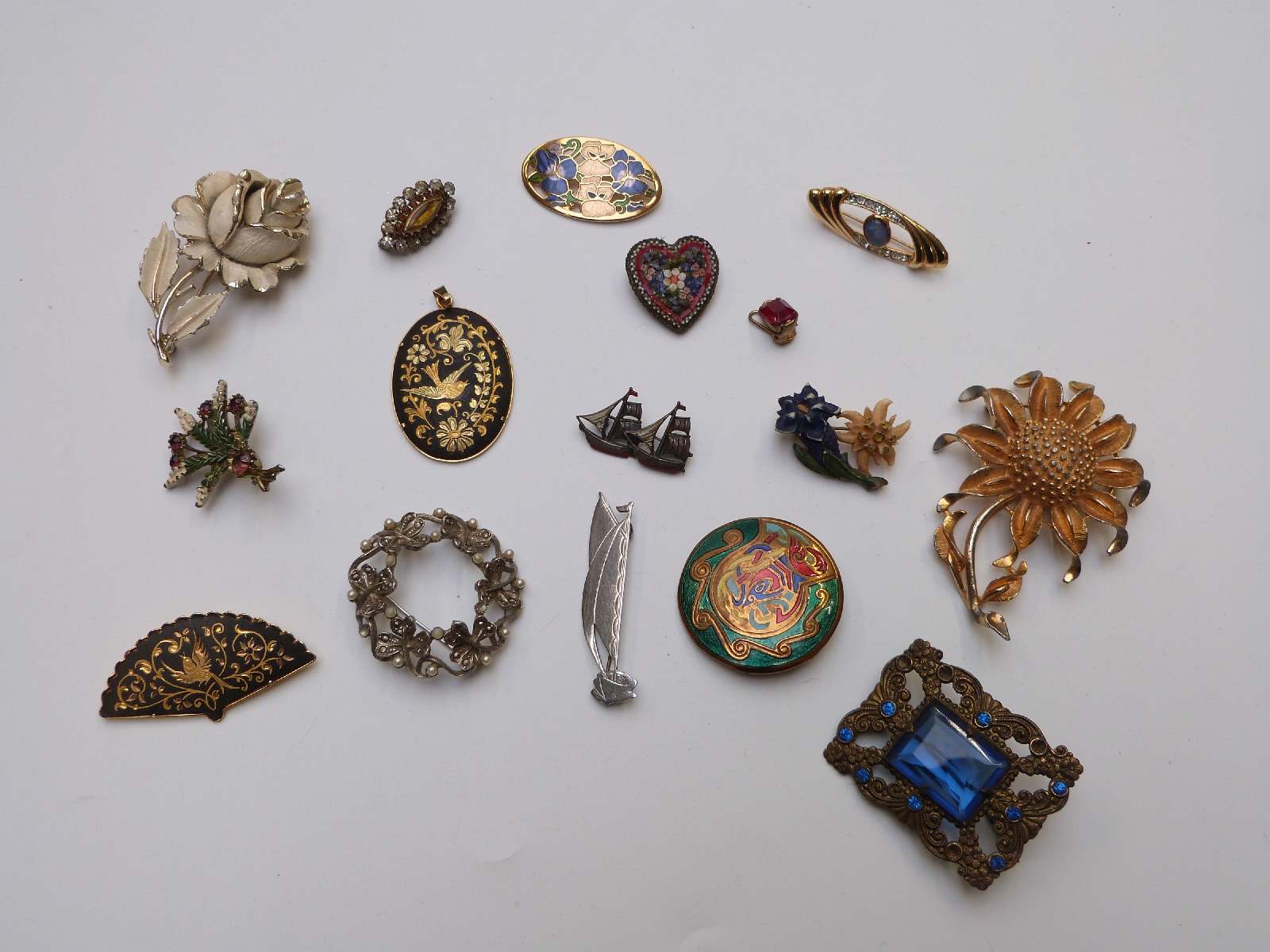 A collection of brooches including marcasite, Grosse, micro mosaic heart shaped brooch, snake brooch - Image 5 of 9