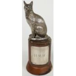 A hallmarked silver cat with glass eyes, London 1965 maker William Comyns & Sons Ltd, height of