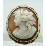 A 9ct gold ring set with a shell cameo depicting a lady, size I