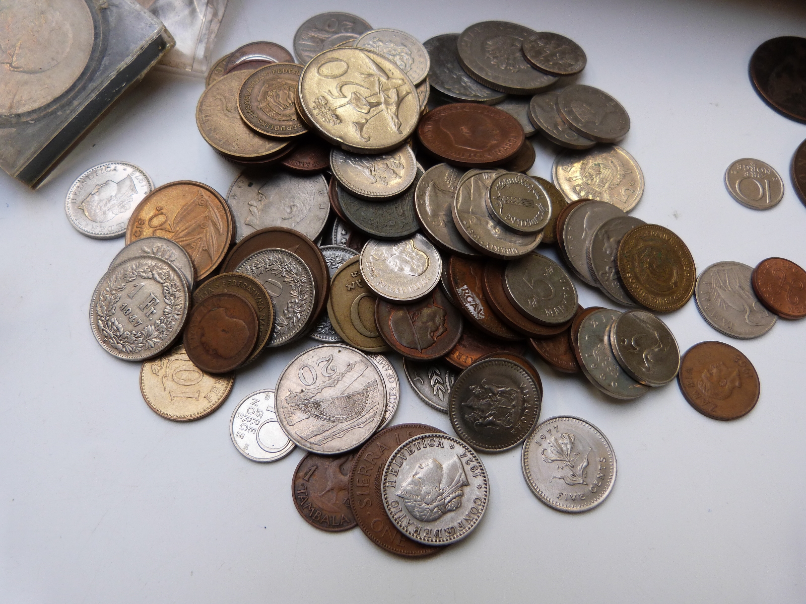 A large collection of UK coinage, includes Heaton Mint pennies, redeemable decimal, some pre-1947 - Image 4 of 5