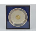 Modern Danbury Mint hallmarked silver commemorative plate to commemorate the Queen's Silver Jubilee,