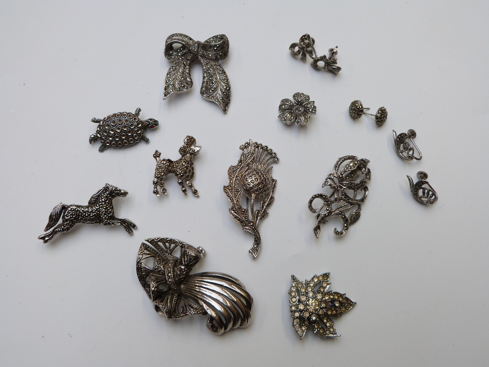 A collection of brooches including marcasite, Grosse, micro mosaic heart shaped brooch, snake brooch - Image 4 of 9