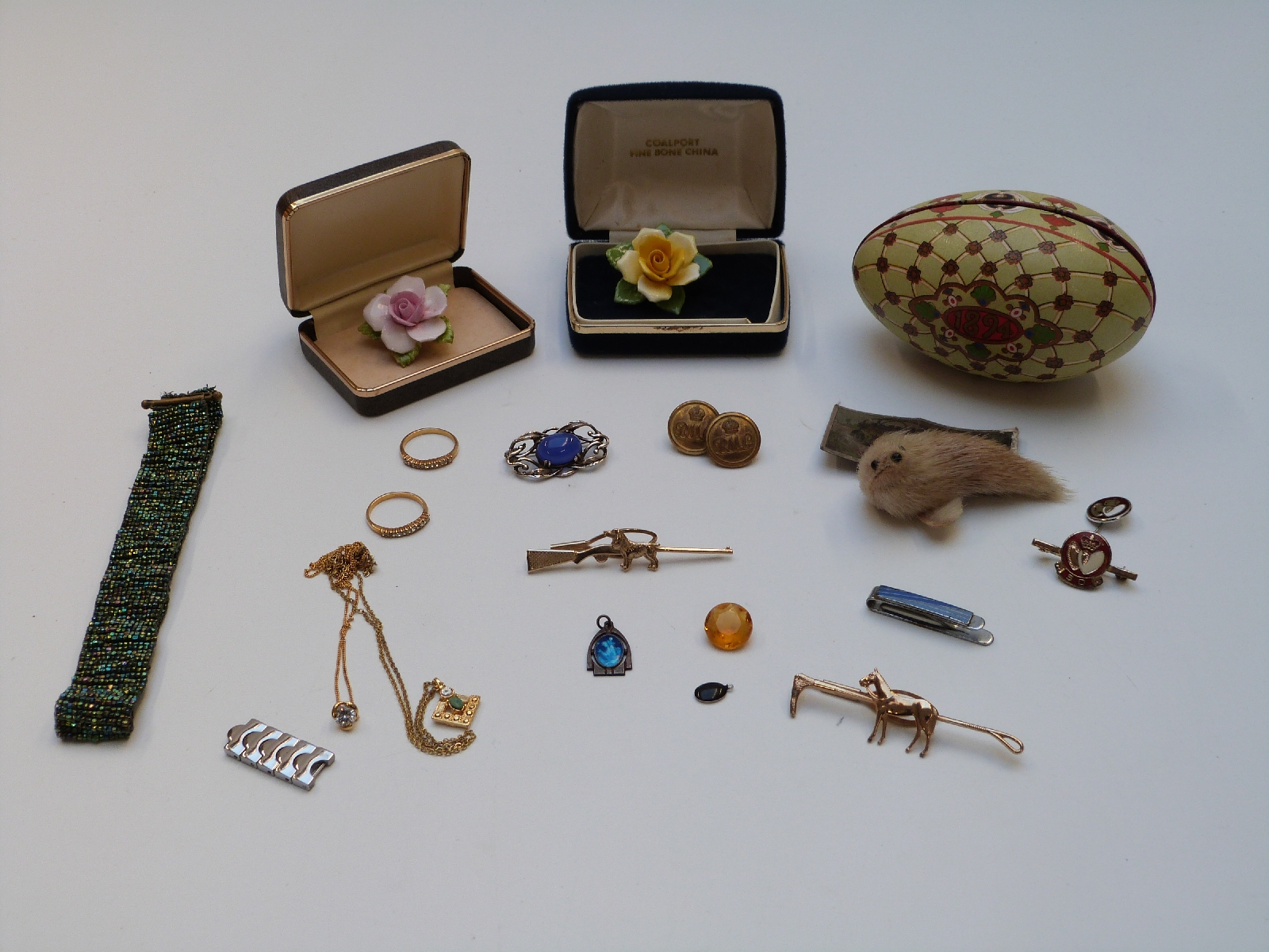 A collection of costume jewellery including glass necklace, Victorian brooch set with plaited - Image 4 of 7