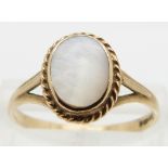 A 9ct gold ring set with mother of pearl, size O