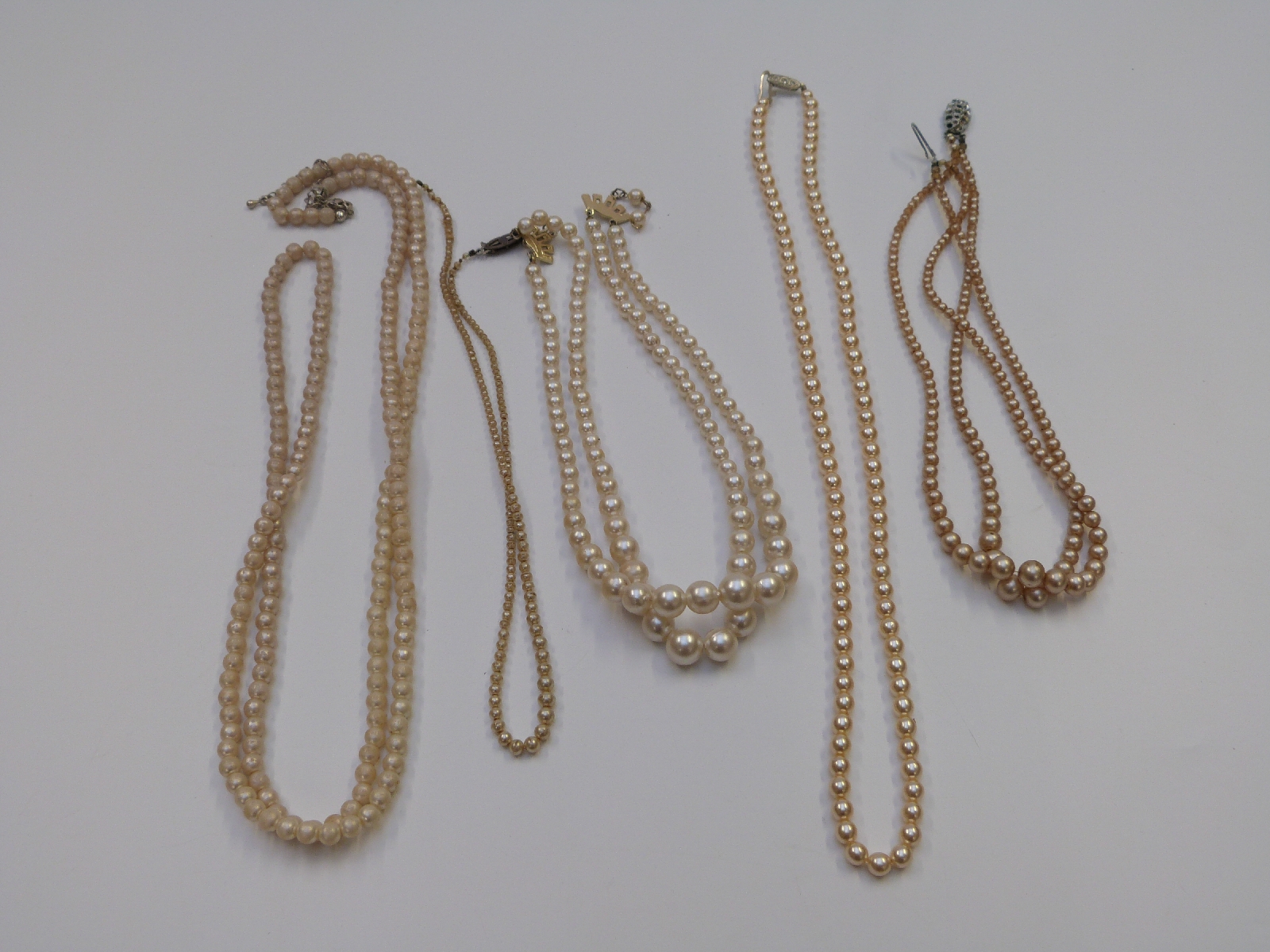 A collection of costume jewellery including three silver chains, cufflinks, 9ct gold chain, - Image 5 of 7