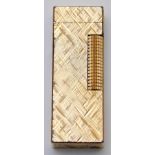 Dunhill plated cigarette lighter with chequered decoration, 6.5cm.
