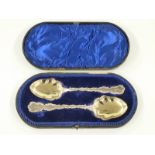 Cased pair of Edward VII hallmarked silver dessert or fruit spoons with gilt wash bowls, Sheffield