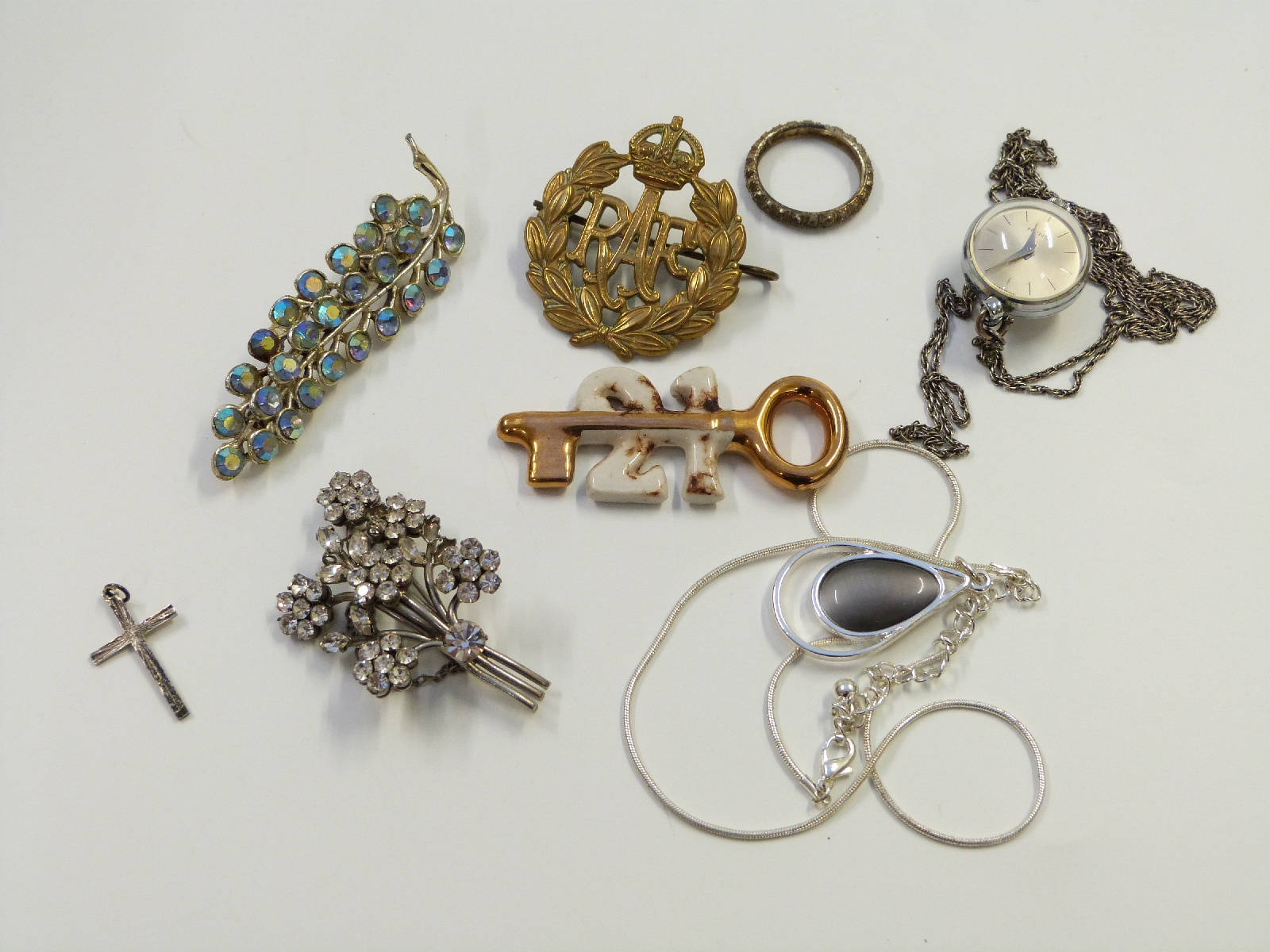 A collection of costume jewellery including silver earrings, watches, silver bangle etc - Image 4 of 7