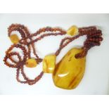 A large amber necklace made up of 5 large nuggets and clear beads, 174g