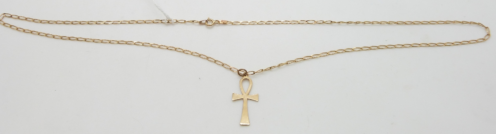 A 9ct gold chain and pendant, 3.7g