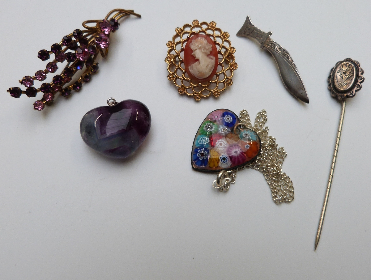 A collection of jewellery including fluorite pendant, pearl bracelet, pearl and amethyst necklace, - Image 2 of 11