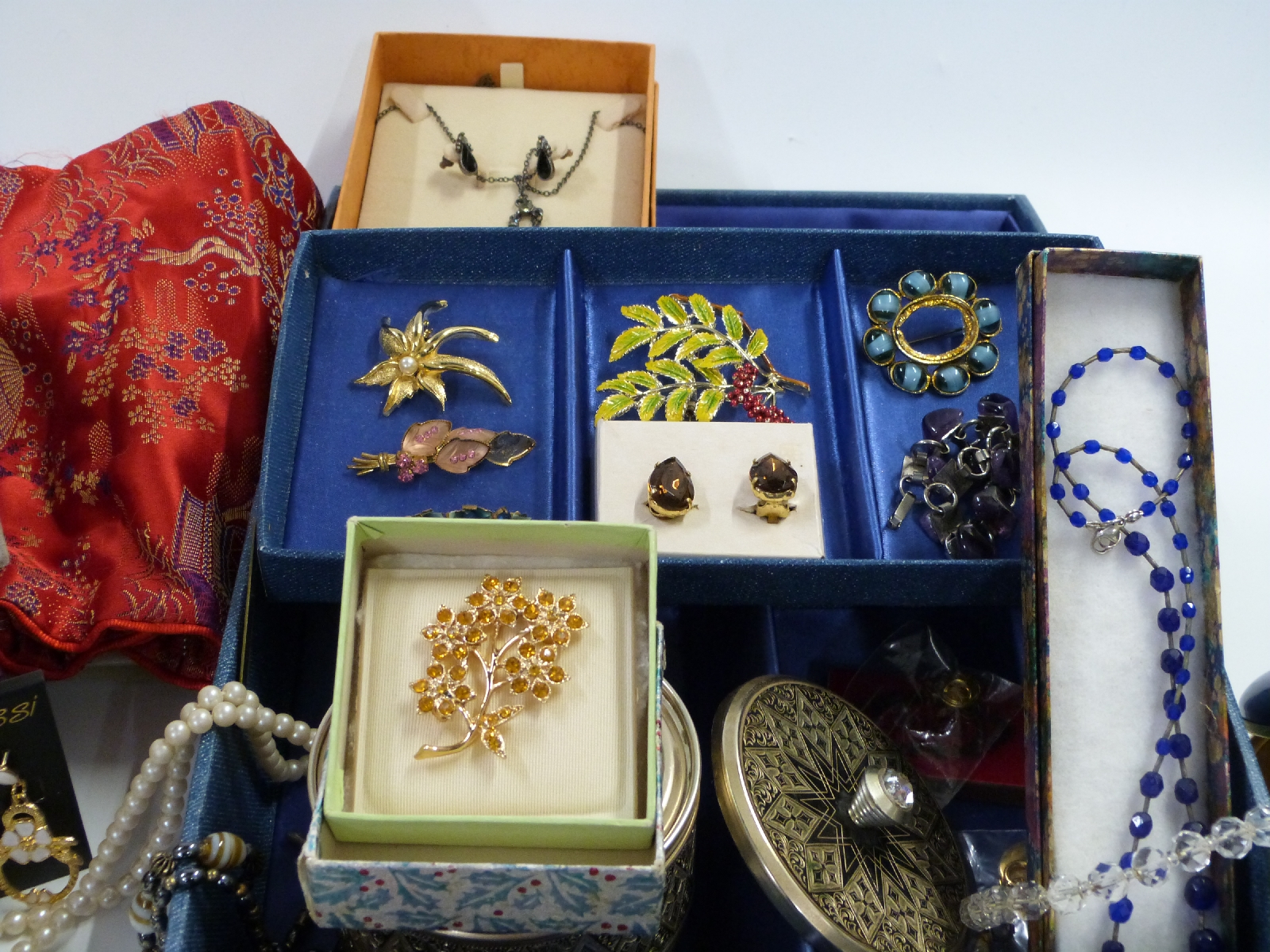 A collection of costume jewellery including large enamel brooches, marcasite, watch, necklaces, - Image 2 of 13