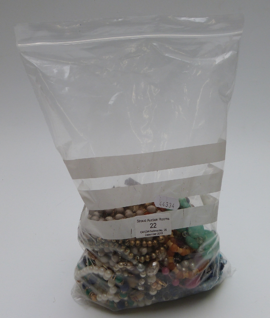 A collection of beads including glass, faux agate, French jet, Art Deco beads etc - Image 8 of 8