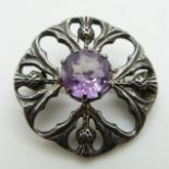Scottish silver brooch depicting thistles set with an amethyst to the centre, Edinburgh 1964, 3.5cm