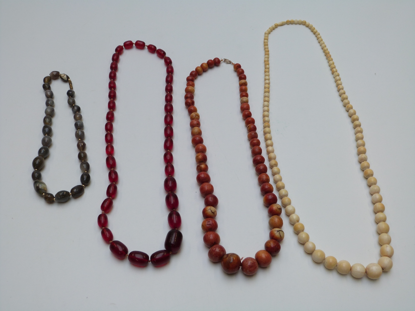 A collection of necklaces including early 20thC ivory, coral, cherry amber, gold plated, agate etc - Image 3 of 5