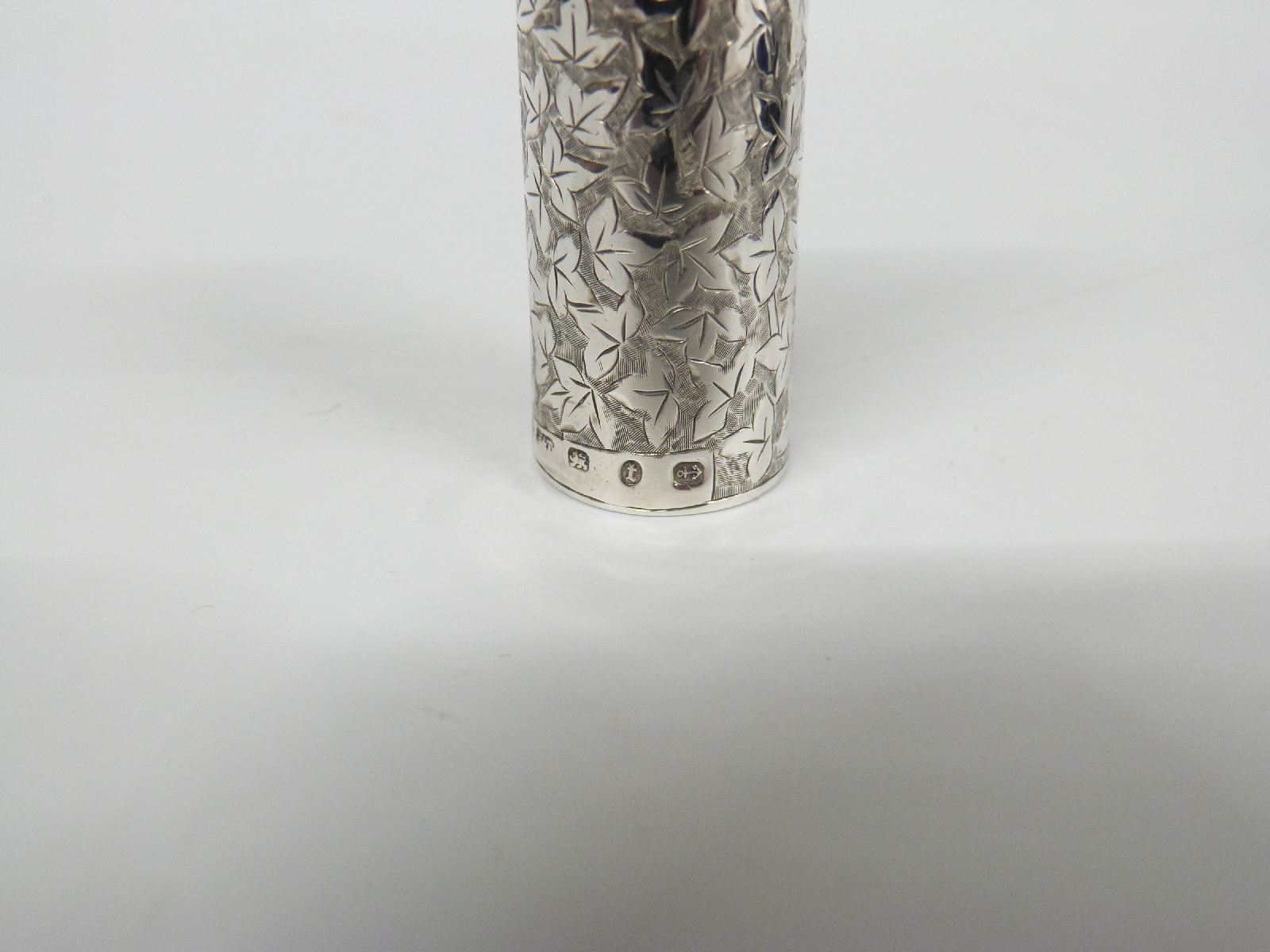 Victorian hallmarked silver scent bottle with engraved ivy leaf decoration, Birmingham 1893 maker - Image 3 of 3