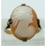 A 9ct gold ring set with a shell cameo, size N