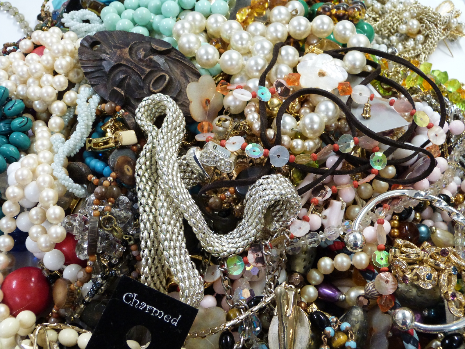 A large collection of costume jewellery including pearl bracelet, silver ring, brooches, - Image 5 of 12